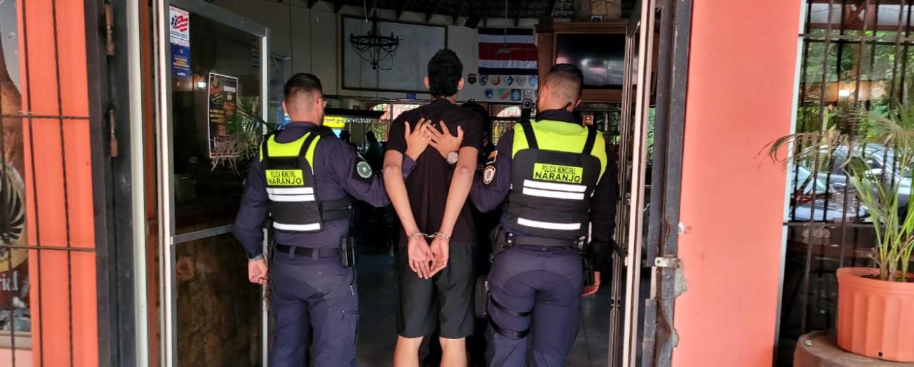 PCD allana bar en Sarchí que usaban como mampara para la venta de drogas