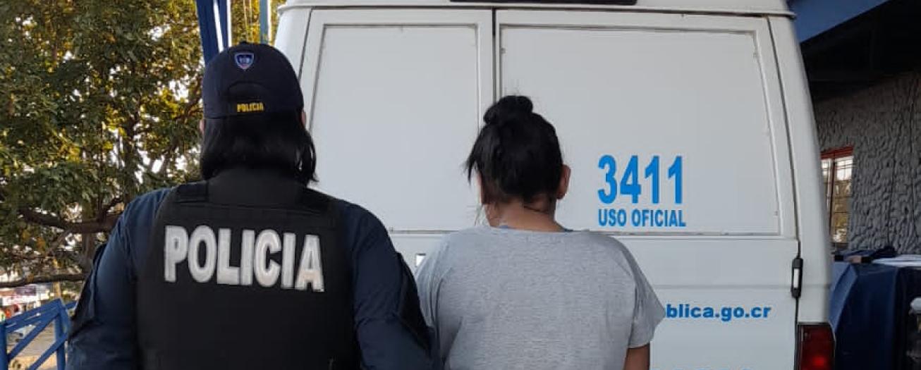 Fuerza Pública de Grecia detiene a mujer  involucrada en robos en supermercados 