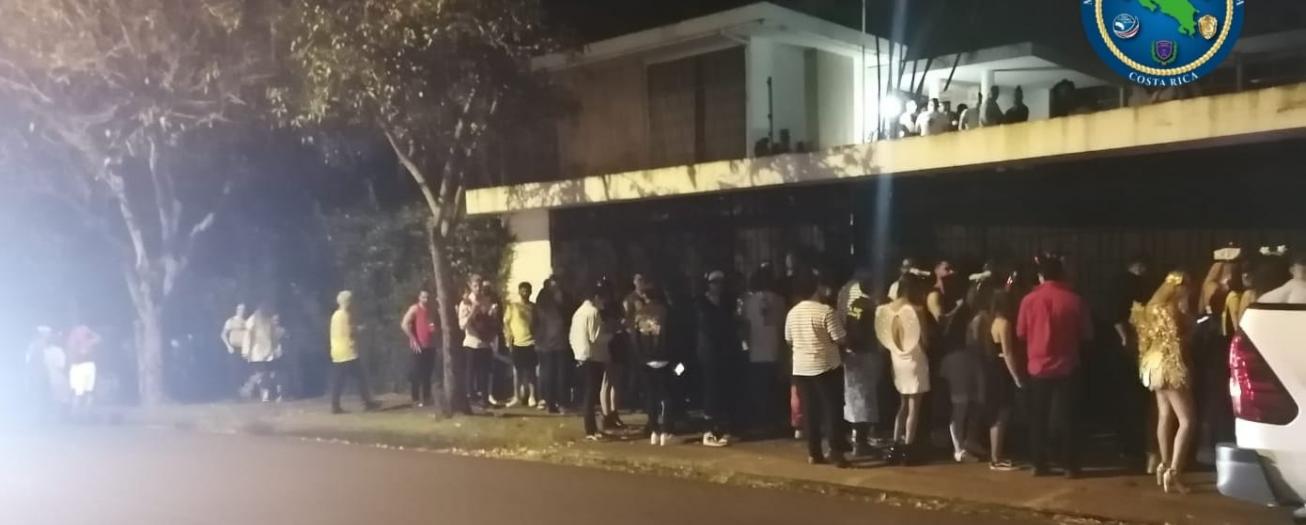 Entre ayer sábado y la madrugada de hoy domingo la Fuerza Pública recibió más de 500 denuncias por fiestas 