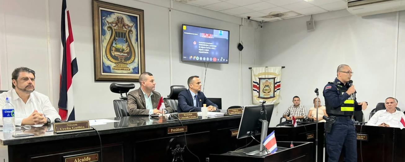 Ministro de Seguridad, Mario Zamora, rindió cuentas ante Concejo Municipal de San Ramón